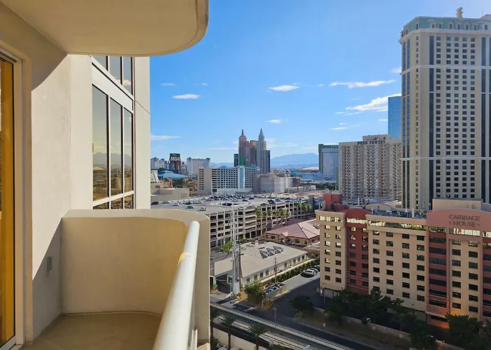 Strip & Sphere View - Separate Living Room - 2 Full Bath - Full Kitchen - Balcony - 900 Sqft - Mgm Signature