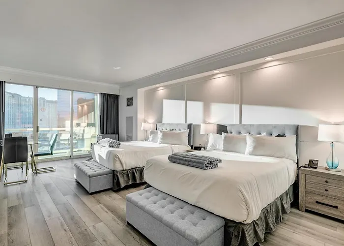 Lucky Gem Penthouse & Luxury Suites At Mgm Signature Resort, Balcony Strip View 1607